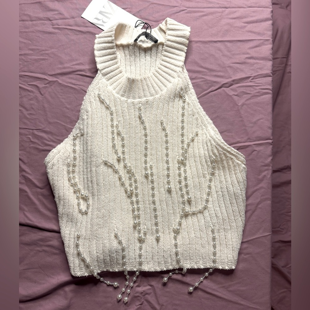 Off white sleeveless crop top sweater
